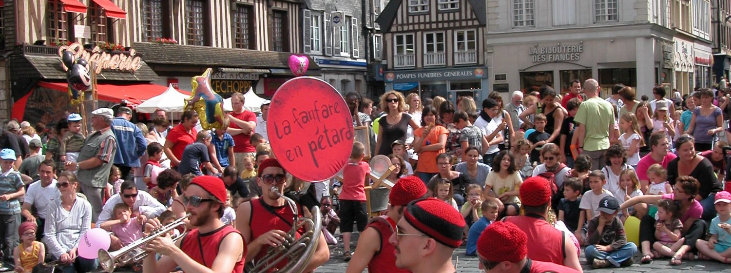 Présentation
Le festival les Mascarets connu et reconnu par tous, est le rendez-vous incontournable du début de l’été sur notre territoire. 1